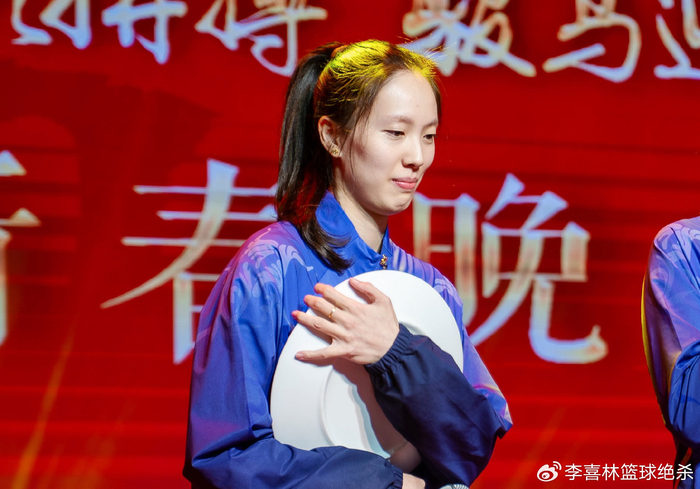 开云下载-泪目！30岁中国女排世界冠军退役：又美又能打，郎平助她跃升|郑益昕|福建女排|女排联赛|全国女排锦标赛|全运会_新浪体育_新浪新闻