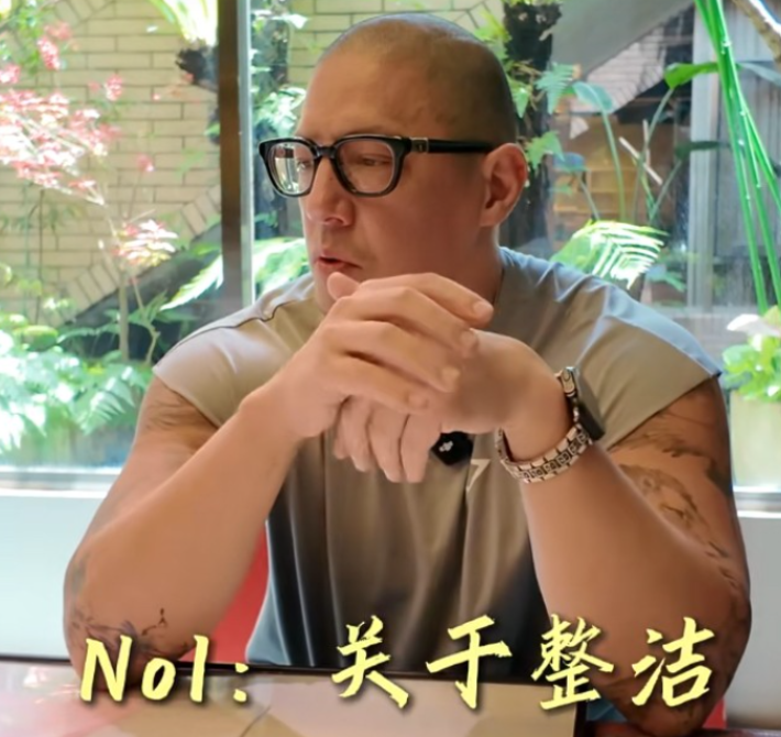开云下载-蒋介石曾孙蒋友柏,这位49岁的男人晒出自己的家,甩出两条铁律